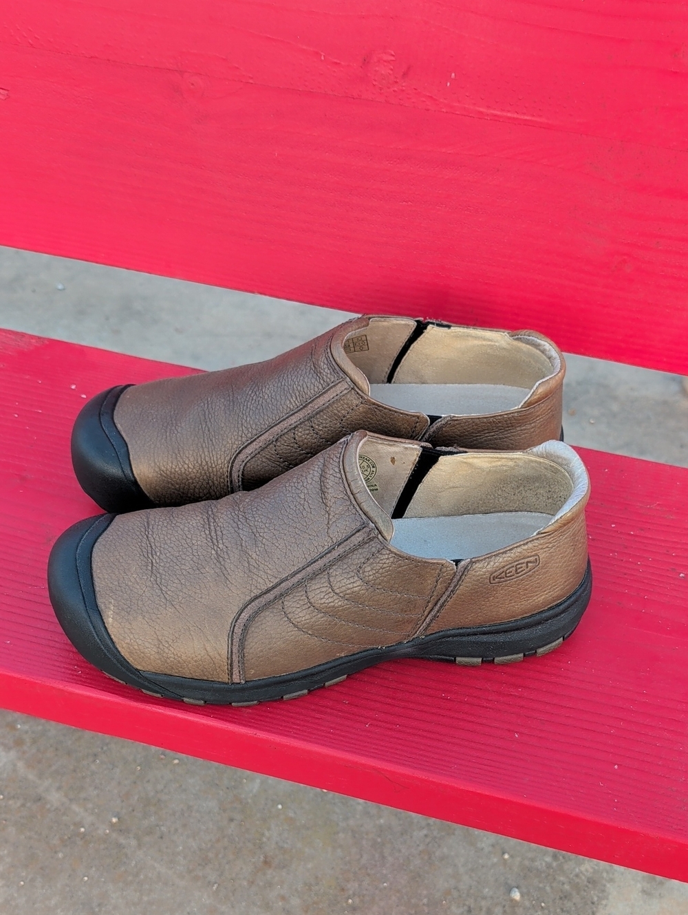 KEEN Brown Leather Slip On Clogs Men's 11.5 Comfort Work Shoes Rubber Toe Casual